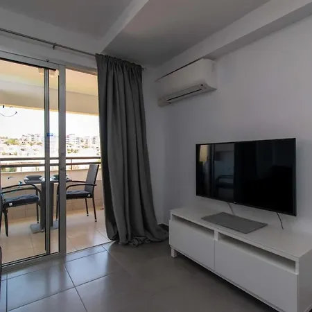 Santa Maria 135 - With Air Conditioning And Pool View Apartment